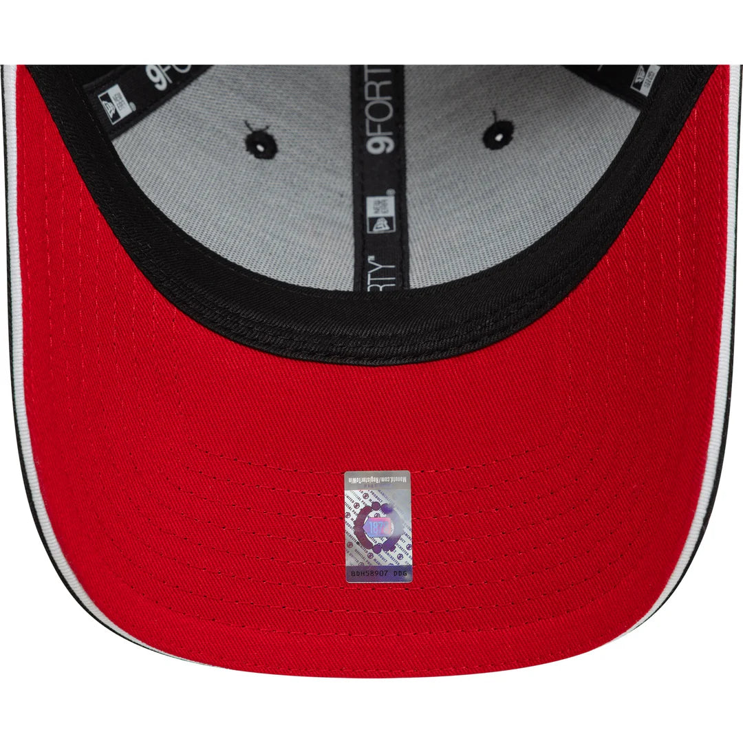 Manchester United Flag - 9Forty Cap - Black and Scarlet - Unisex