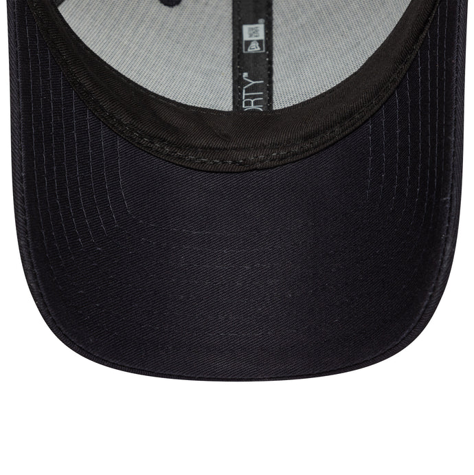 Chelsea FC Pinstripe 9Forty Cap Adults - Ivory/Navy - Unisex