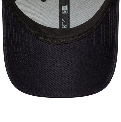 Chelsea FC Pinstripe 9Forty Cap Adults - Ivory/Navy - Unisex