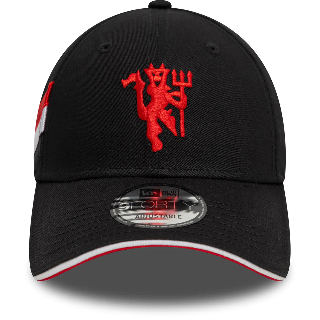 Manchester United Flag - 9Forty Cap - Black and Scarlet - Unisex